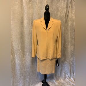 NWT, Bianca Nygard 100% silk suit, Color, Gold tan, size 10.